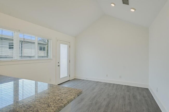 Building Photo - 1311 E 52nd St