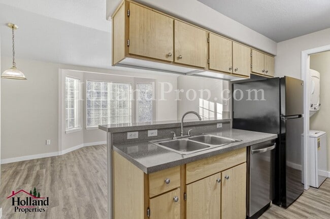 Building Photo - Welcome Home to This Bright & Cozy 1-Bedroom Unit in Beaverton Area