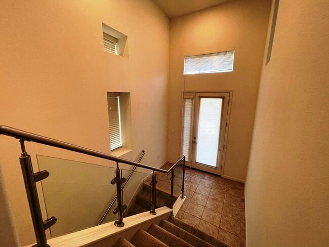 Building Photo - 168 Llano de los Robles Ave