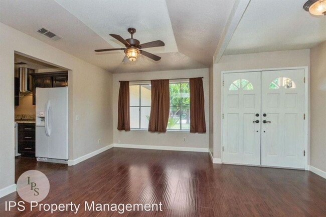 Building Photo - 3 br, 2 bath House - 6643 N. Colonial Ave.