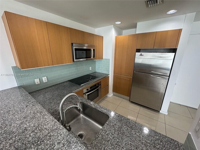 Foto del edificio - 1050 Brickell Ave