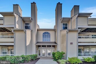 Building Photo - 302 Trinity Ct