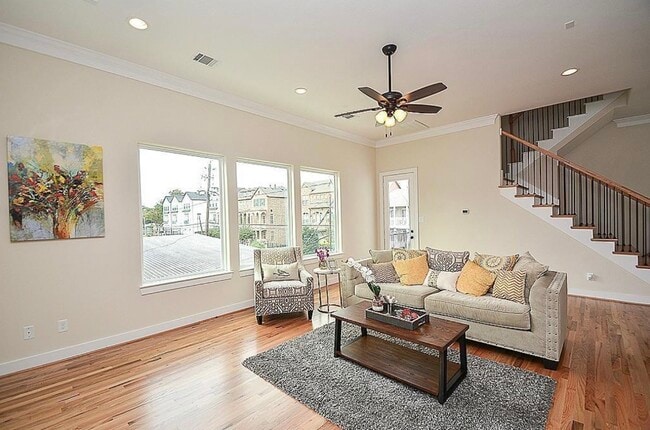 Foto del edificio - 1548 W 23rd St