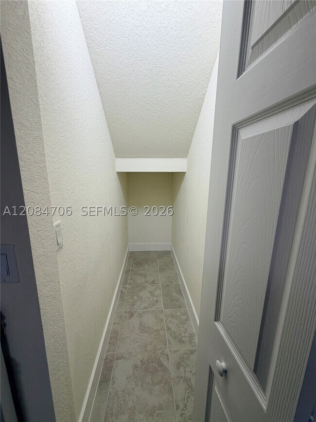Building Photo - 6561 N Anise Ct