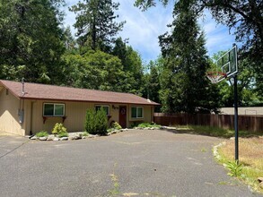 Building Photo - 21592 Crystal Falls Dr