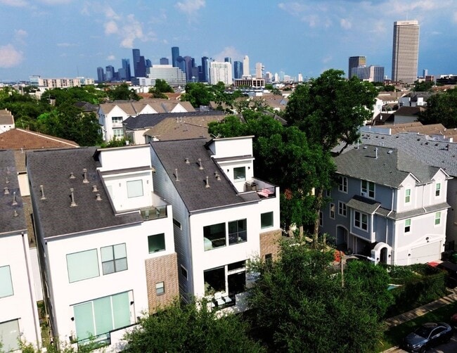 Building Photo - 820 Fowler St