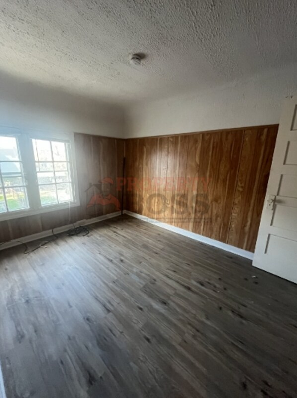 Building Photo - 507 School St