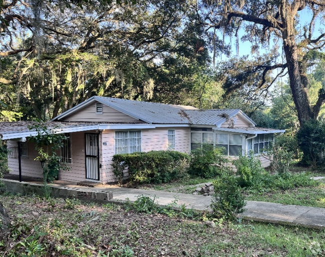 Building Photo - 1315 Southwood Plantation Rd