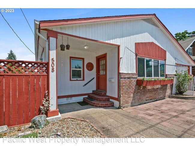 Building Photo - 3 br, 1 bath House - 508 N 1st St