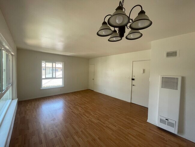 Building Photo - 3107 Livonia Ave