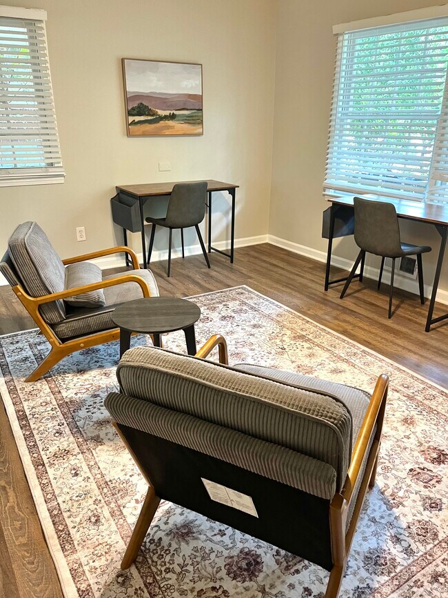 Foto del edificio - 3169 Bluebird Ln