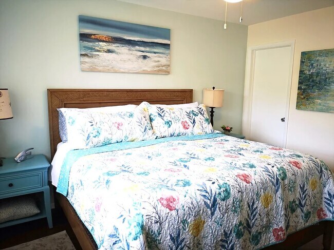 Main Master King Bedroom - 1433 S Belcher Rd