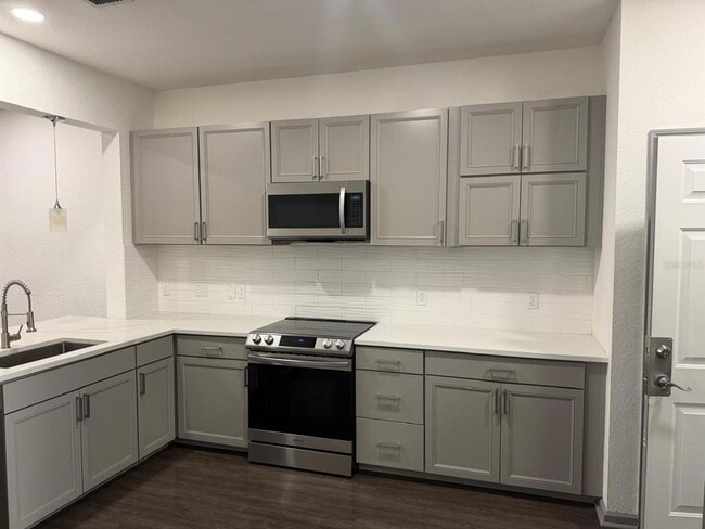 Building Photo - 2865 Polana St