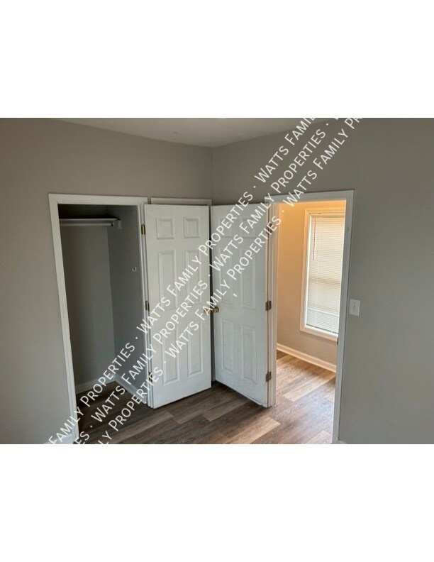 Foto del edificio - 426 E 5th St