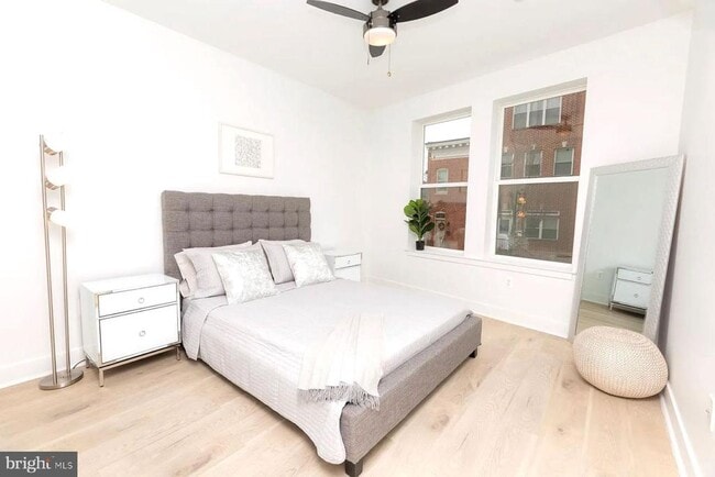 Building Photo - 1702 Light St