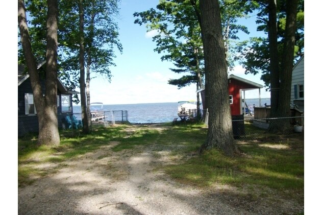 Foto del edificio - 124 W Houghton Lake Dr
