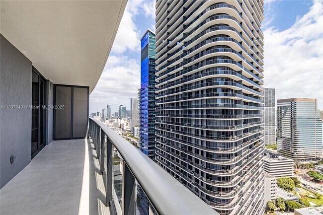 Foto del edificio - 45 SW 9th St