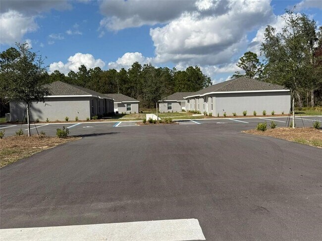 Foto del edificio - 9541 N Travis Dr