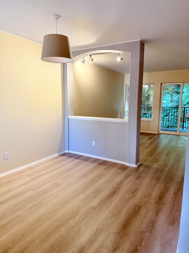 Foto del edificio - Top-Floor Living in Issaquah!