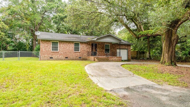 Foto del edificio - 3 Bedroom 1.5 Bath House in Hobcaw Point - Mount Pleasant