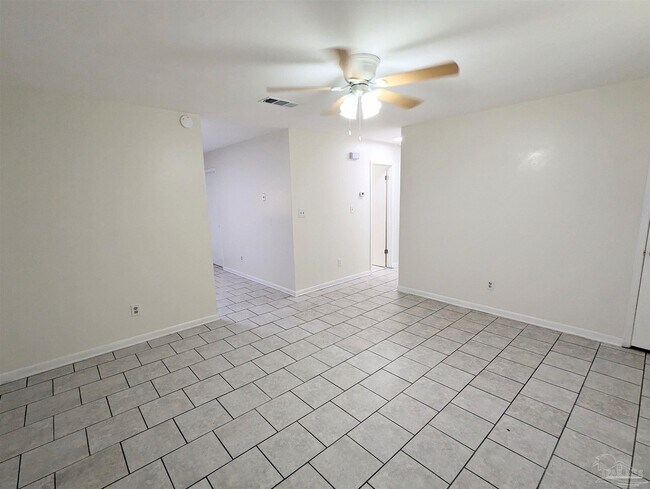 Foto del edificio - 5088 Yacht Harbor Cir