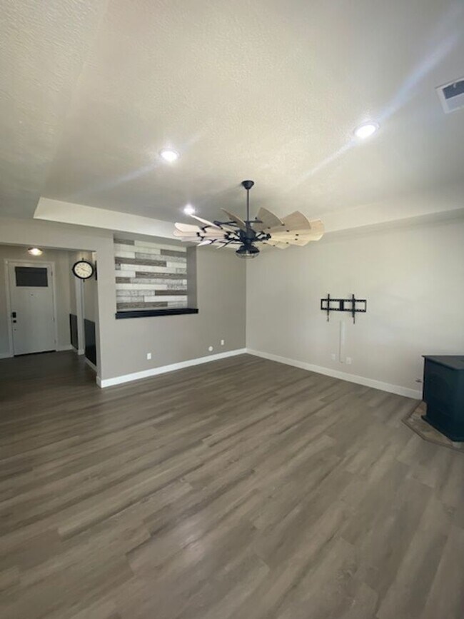 Foto del edificio - 3 bedroom - 2 bath Newer Single family in ...