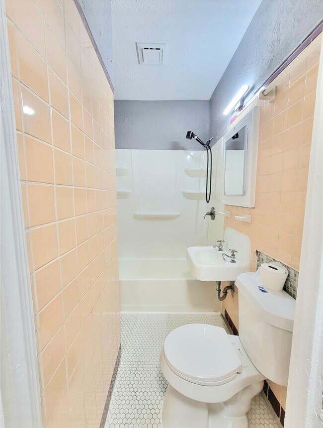 Foto del edificio - 1238 Peden St