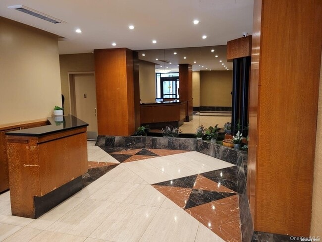 Foto del edificio - 118-17 Union Tpke Un