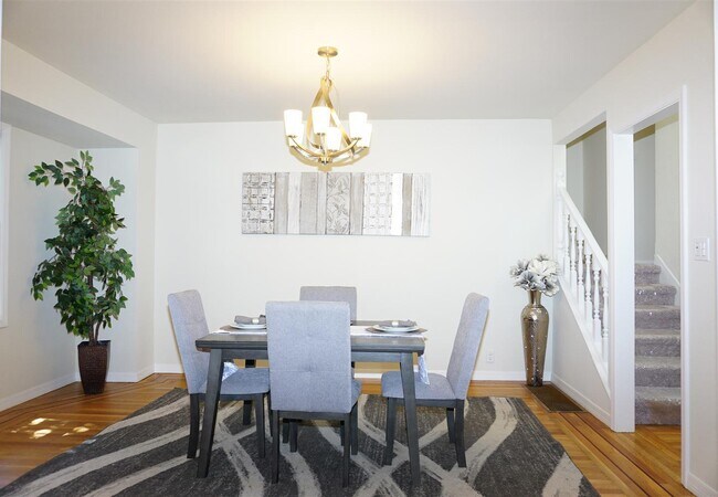 Foto del edificio - 2408 Hillside Dr