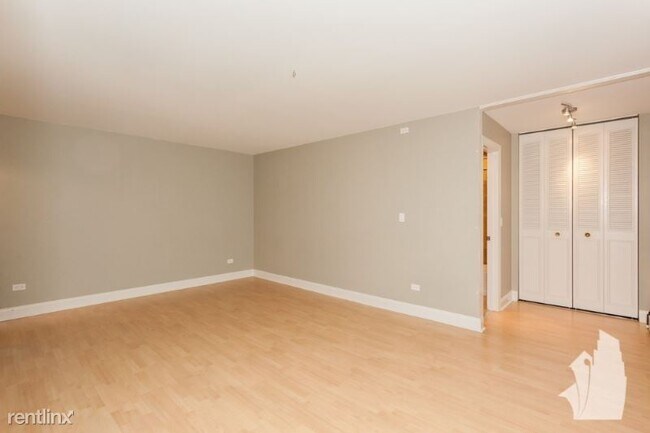 Building Photo - 416 W Barry Ave