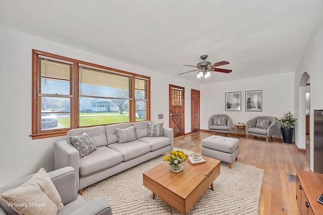 Building Photo - 8253 Brownsway Ln