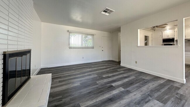 Building Photo - Beautiful Renovated 4 Bedroom 2 Bath Home ...