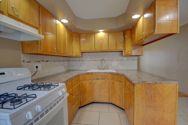 Building Photo - 3 bed home
