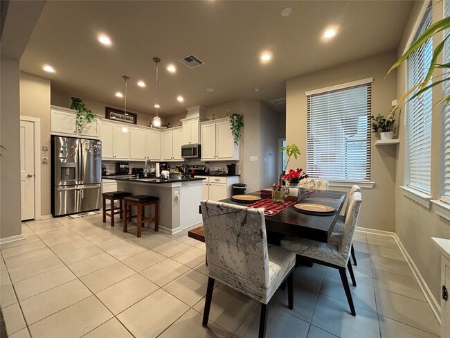 Building Photo - 9419 Starlight Oak Dr