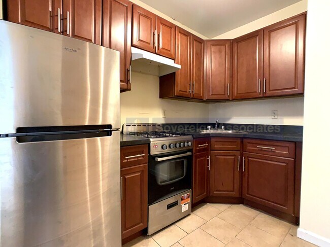 Building Photo - 975 Walton Avenue