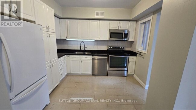 Building Photo - 37 Laureleaf Rd