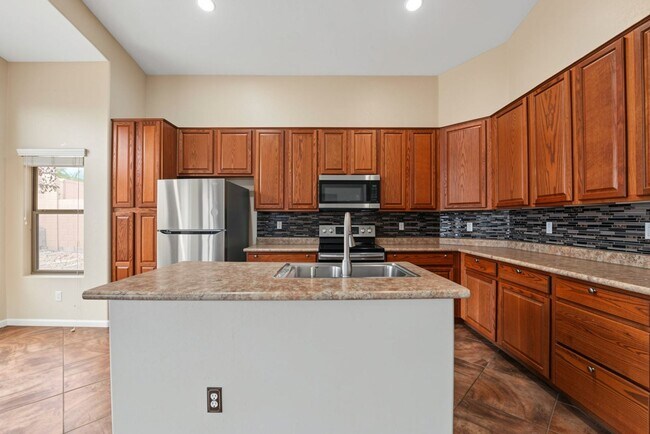 Building Photo - 25840 W Winslow Ave