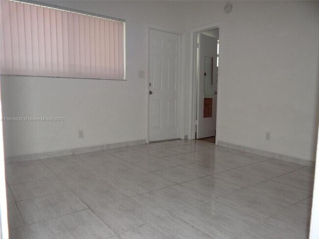 Building Photo - 2 bedroom in Hallandale FL 33009