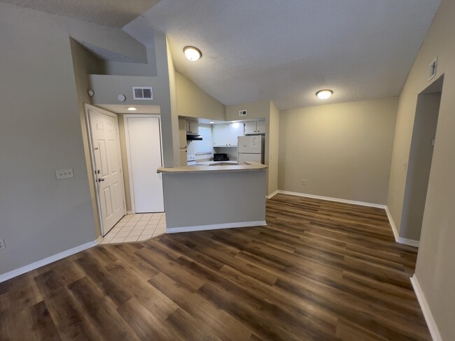 Foto del edificio - 1401 Village Blvd