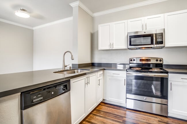 Building Photo - ZZZThe Tides