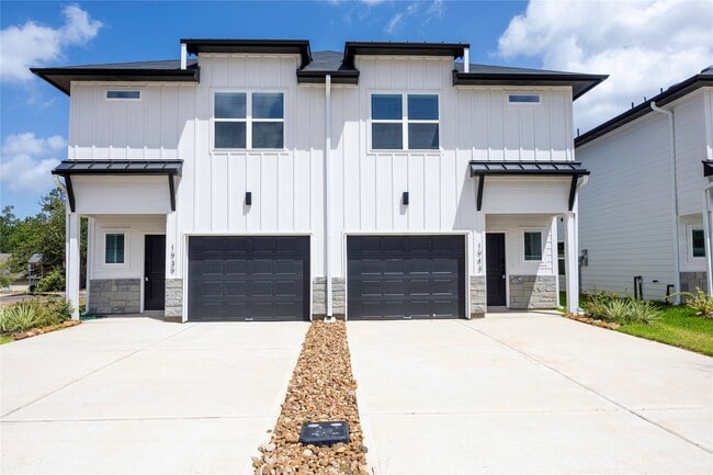 Building Photo - 1939 Longmire Villas Ct