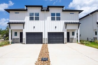 Building Photo - 1939 Longmire Villas Ct