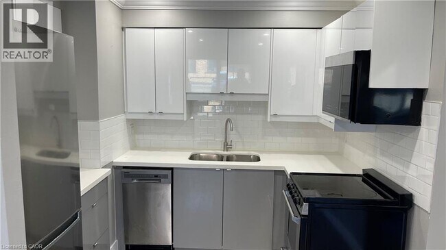 Photo du bâtiment - 700 Lawrence Rd