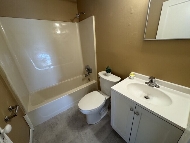 Foto del edificio - Room to Breathe! 4-Bedroom Springfield Home Ready Now!