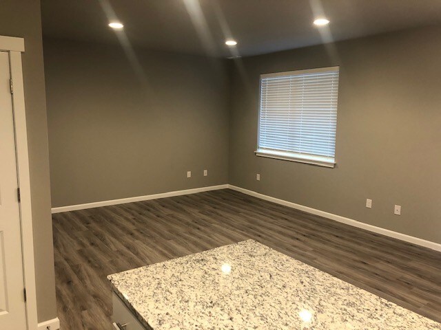 Foto del edificio - 6922 Delaney Ln NE