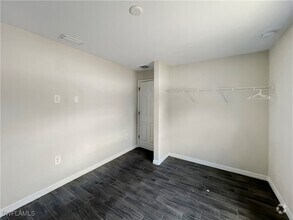 Building Photo - 1304 W 12th St