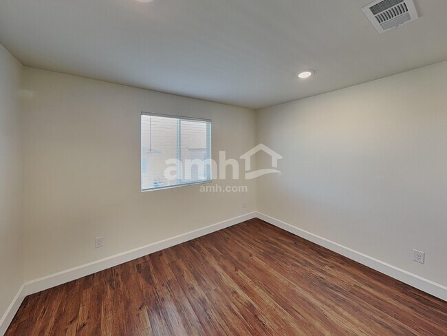 Foto del edificio - 290 Austin Bellerose Pl