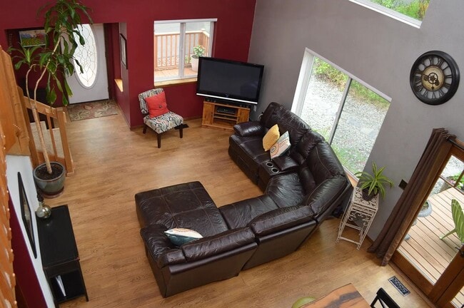 Building Photo - Charming 2-Bedroom Home with Mother-In-Law...
