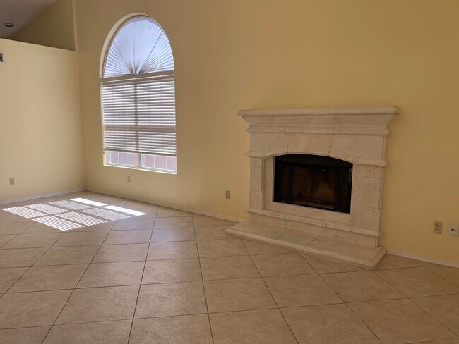 Building Photo - 4538 E Rock Wren Rd