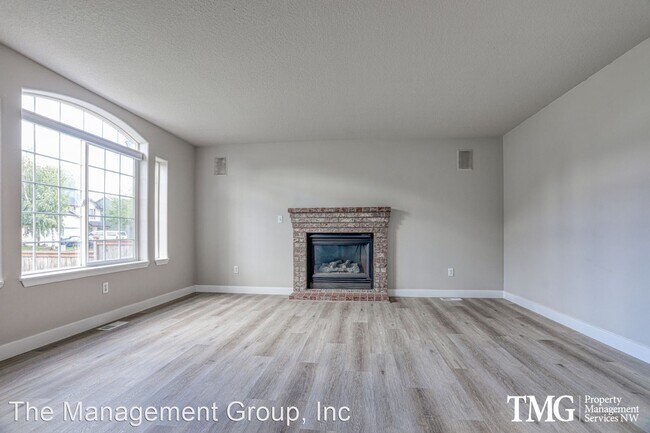 Foto del edificio - 4 br, 2.5 bath House - 3012 NE 166th Place